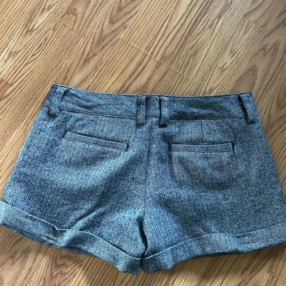 Old Navy Gray Women's Shorts - Picture 2 of 4
